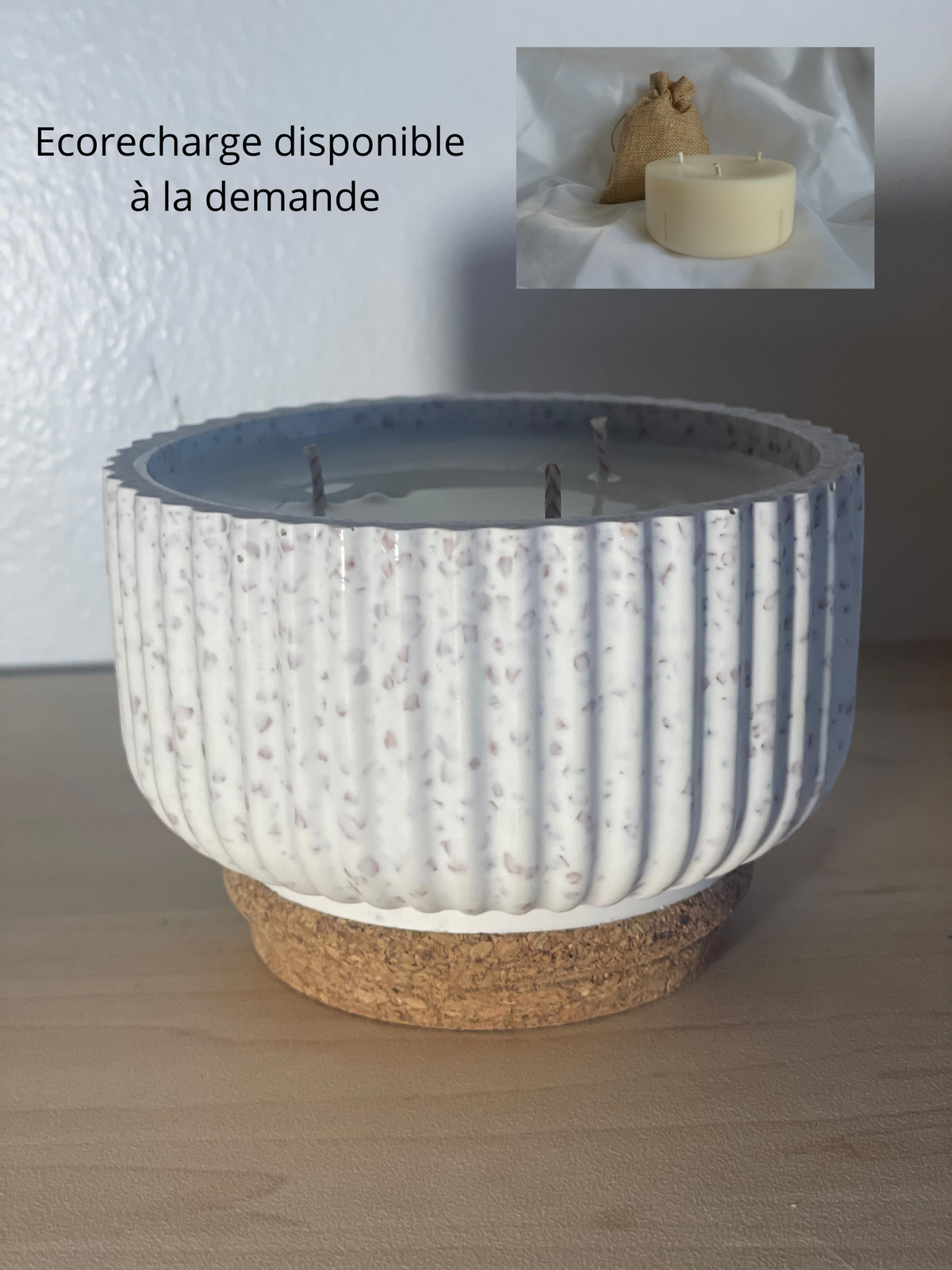 Oléa - grande bougie 3 mèches en pot jesmonite strié - Cire de soja - Fait main à Nice