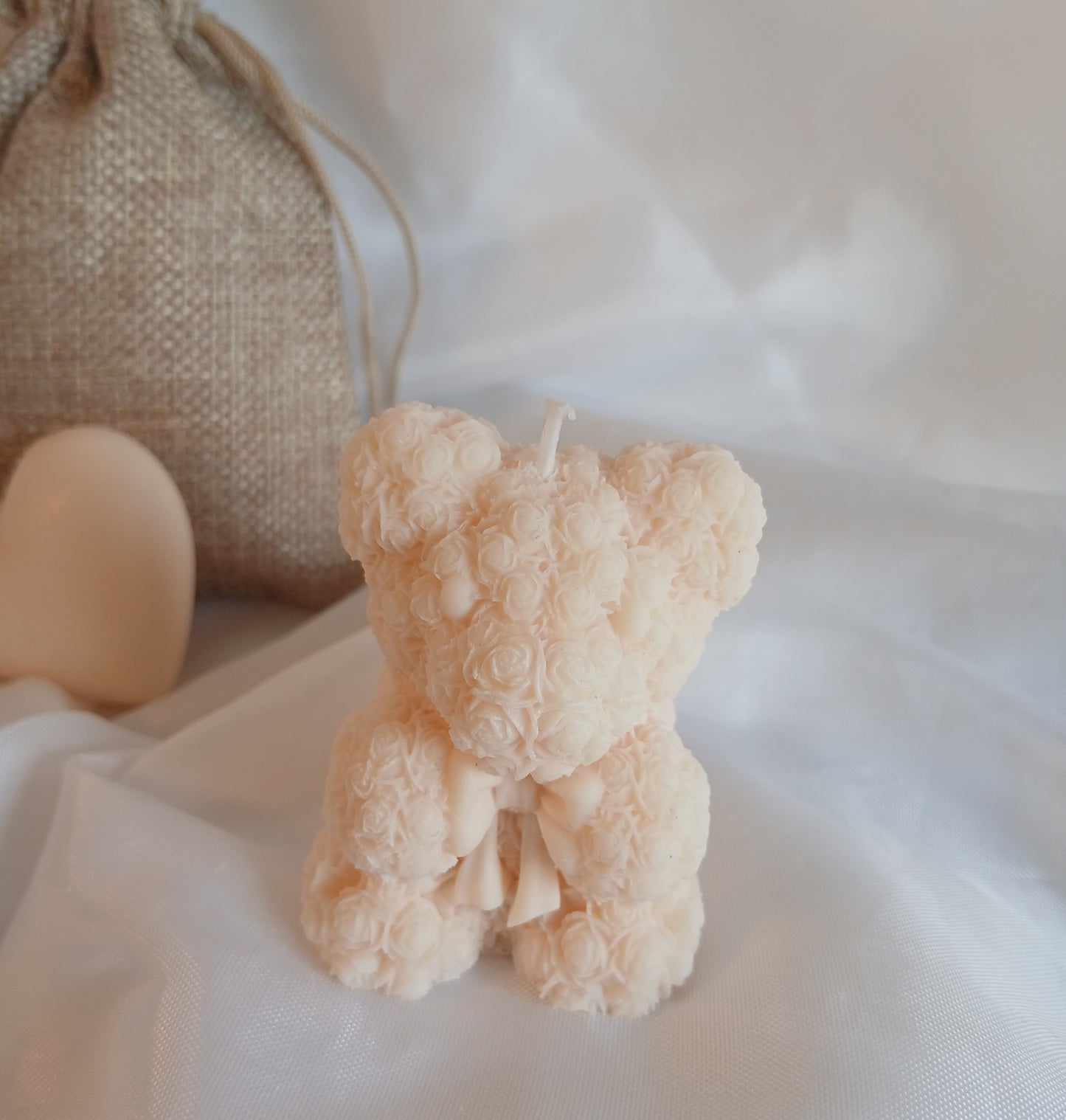 Ourséa — Bougie Ourson Roses en relief | Cire de soja | Parfum de Grasse au choix | Fait main à Nice