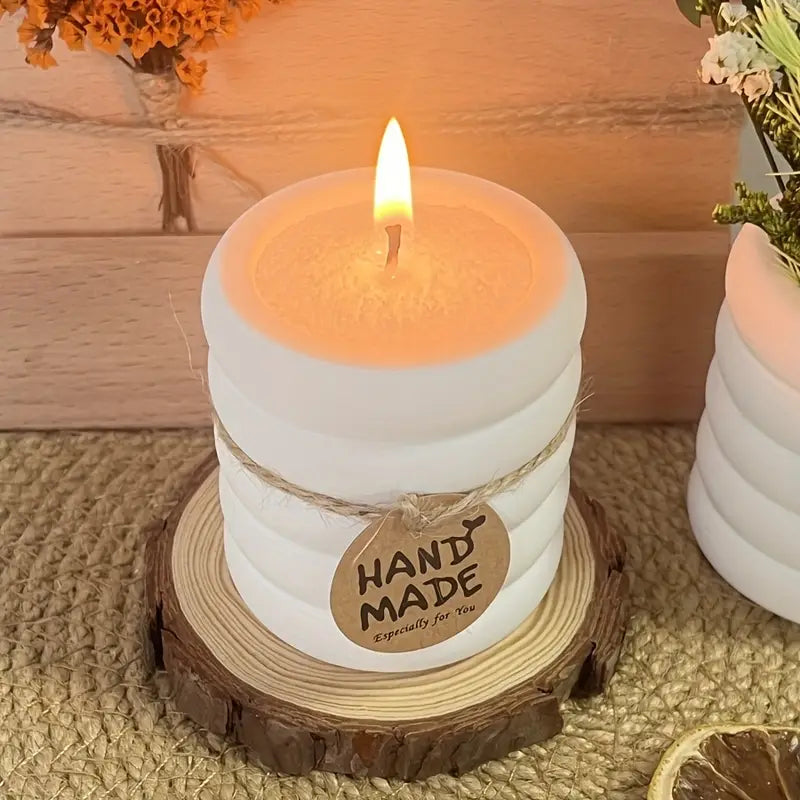 Bougie parfumée dans pot en jesmonite avec cylindres