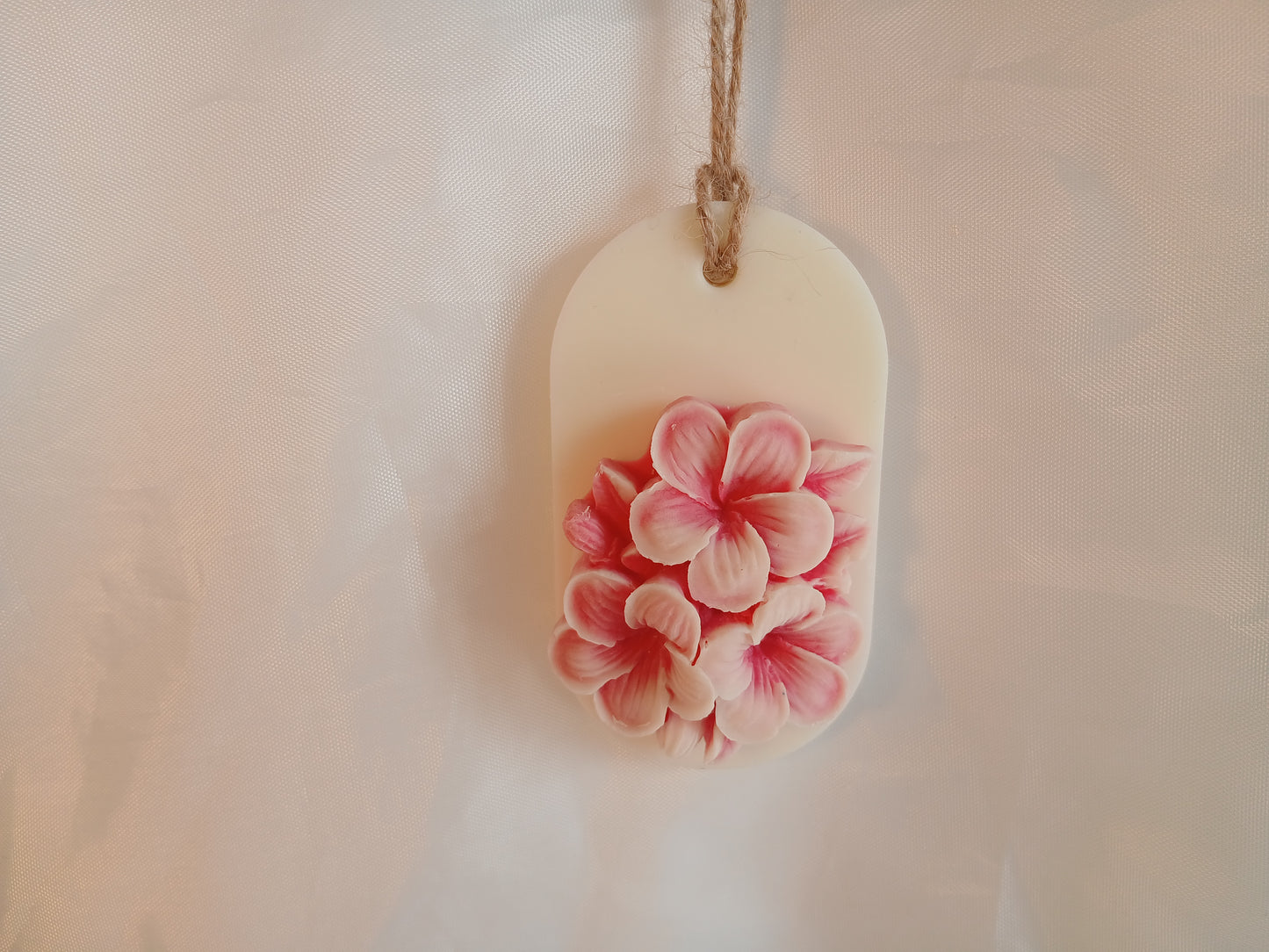 Floréa – Suspension parfumée ovale fleurs - Cire de soja | Parfum au choix | Fait main à Nice