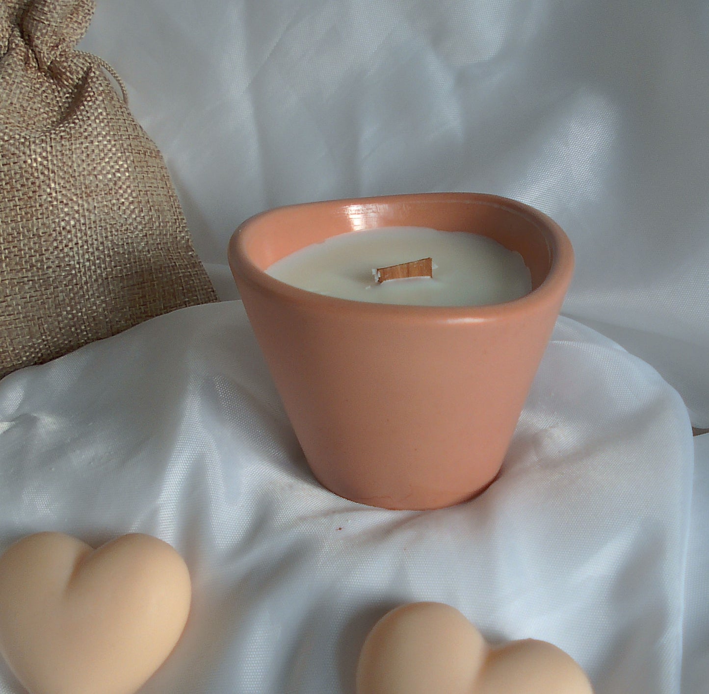 Terréa — Bougie en pot Jesmonite évasé | Mèche en bois | Cire de soja | Fait main à Nice