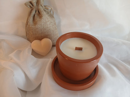 Bougie artisanale Torréa en pot jesmonite terracotta avec soucoupe, faite main à Nice