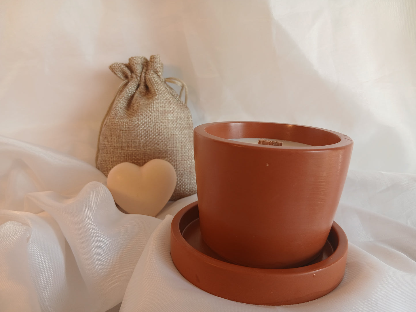 Torréa — Bougie Jesmonite Terracotta avec Soucoupe | Mèche en bois | Fait main à Nice