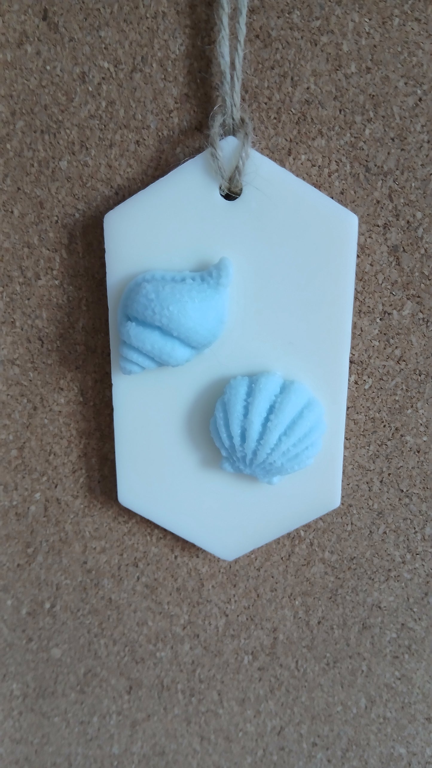 Marina - suspension parfumée coquillages en cire de soja bleu et blanc - Fait main à Nice