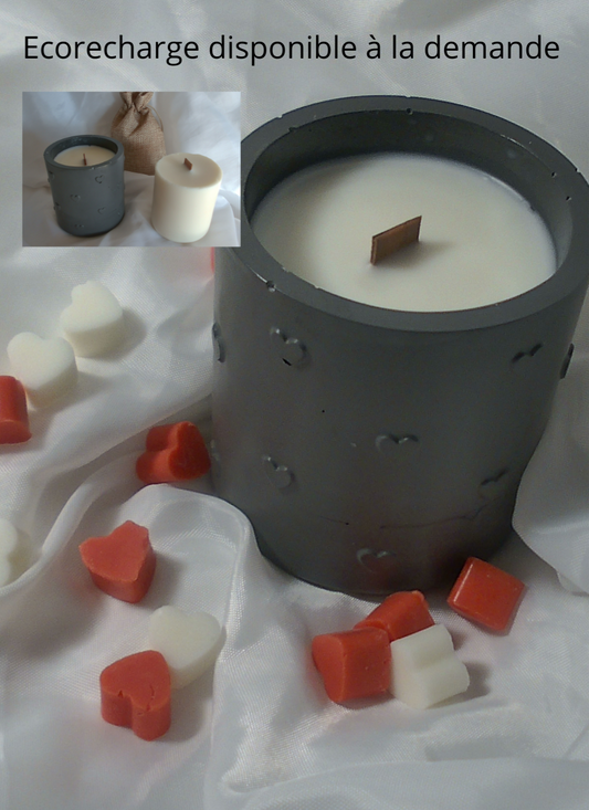 Bougie en pot avec petits coeurs