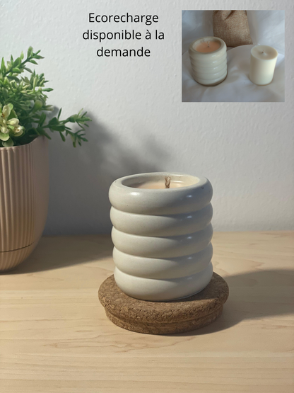 Bougie parfumée dans pot en jesmonite avec cylindres