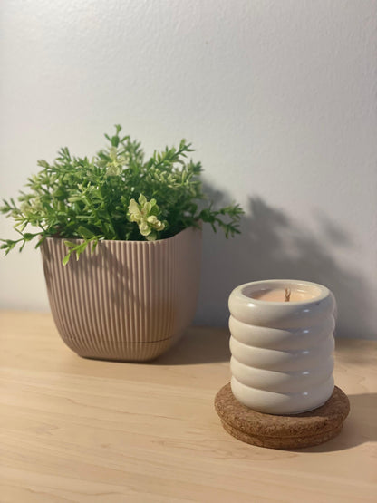 Pot en jesmonite avec cylindres