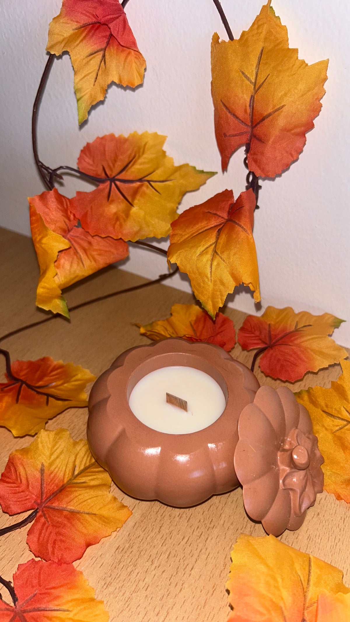 Sylvéa - pot citrouille terracotta ouvert, bougie cire de soja et mèche en bois - Cocon by Héléa
