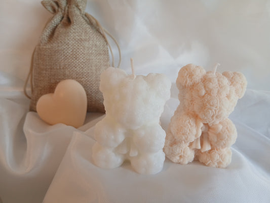 Ourséa — Bougie Ourson Roses en relief | Cire de soja | Parfum de Grasse au choix | Fait main à Nice
