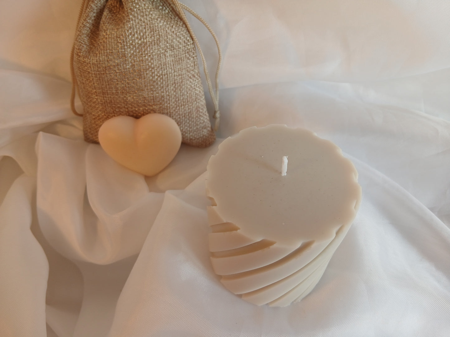 Linéa — Bougie Sculptée Vagues | Cire de soja | Parfum de Grasse au choix | Fait main à Nice