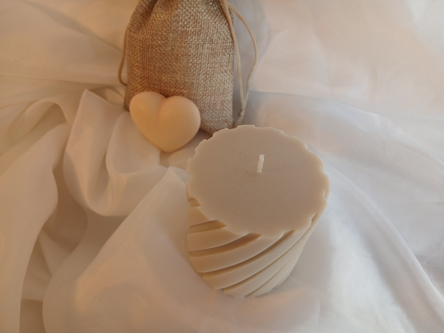Linéa — Bougie Sculptée Vagues | Cire de soja | Parfum de Grasse au choix | Fait main à Nice
