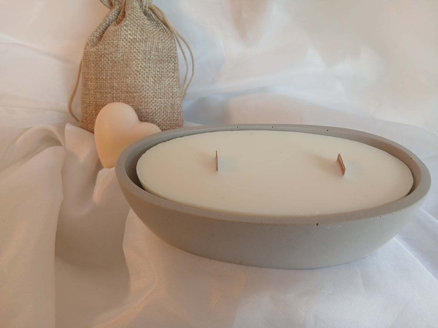 Althéa — Coupe Bougie Jesmonite marbrée | 2 Mèches en bois | Cire de soja | Fait main à Nice