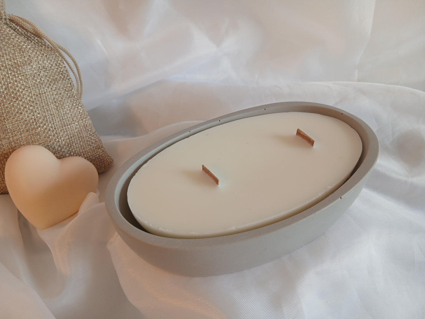 Althéa — Coupe Bougie Jesmonite marbrée | 2 Mèches en bois | Cire de soja | Fait main à Nice